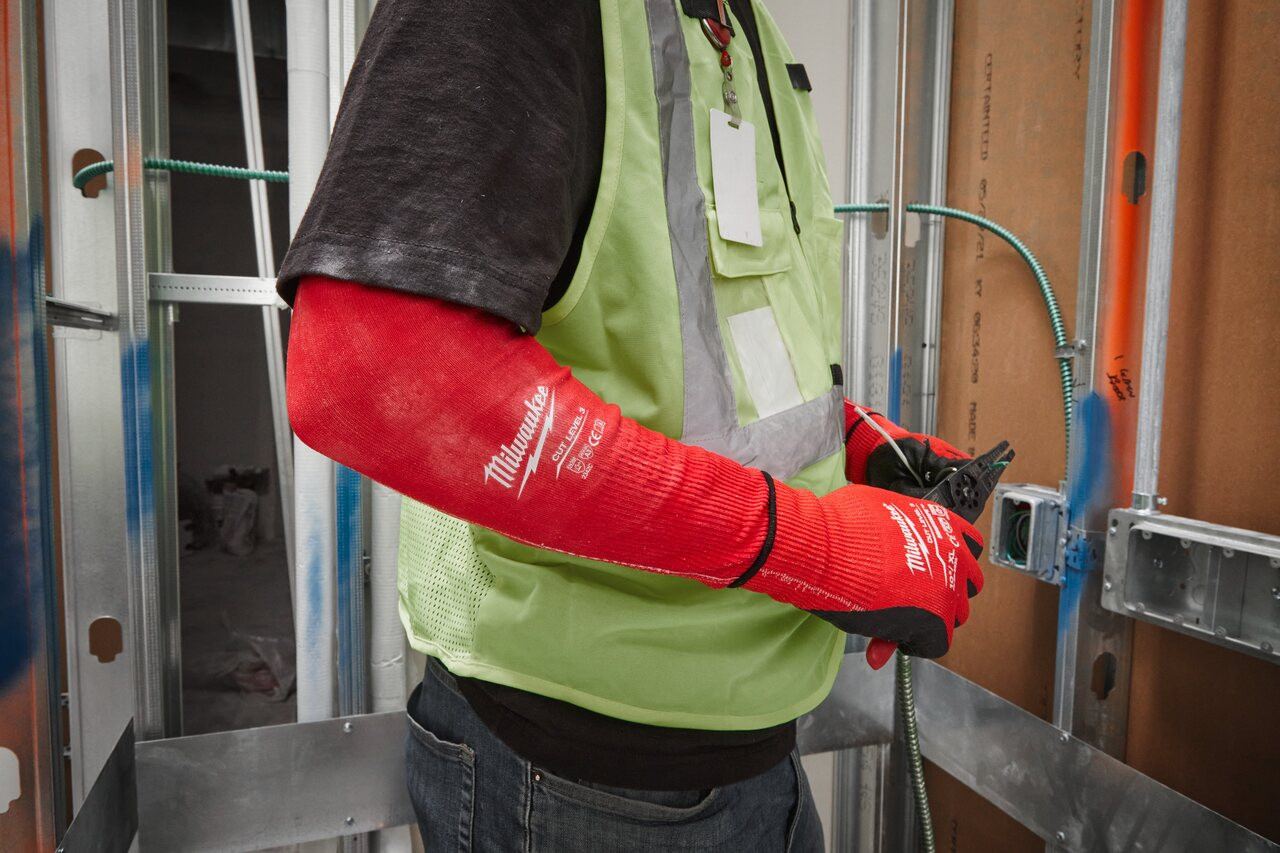 Cut sleeve with high stretch nylon material with 4-way stretch points to fit users’ arms.