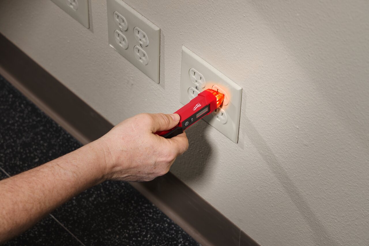 Milwaukee Non Contact Voltage Detector with Laser Thermometer 4932498859