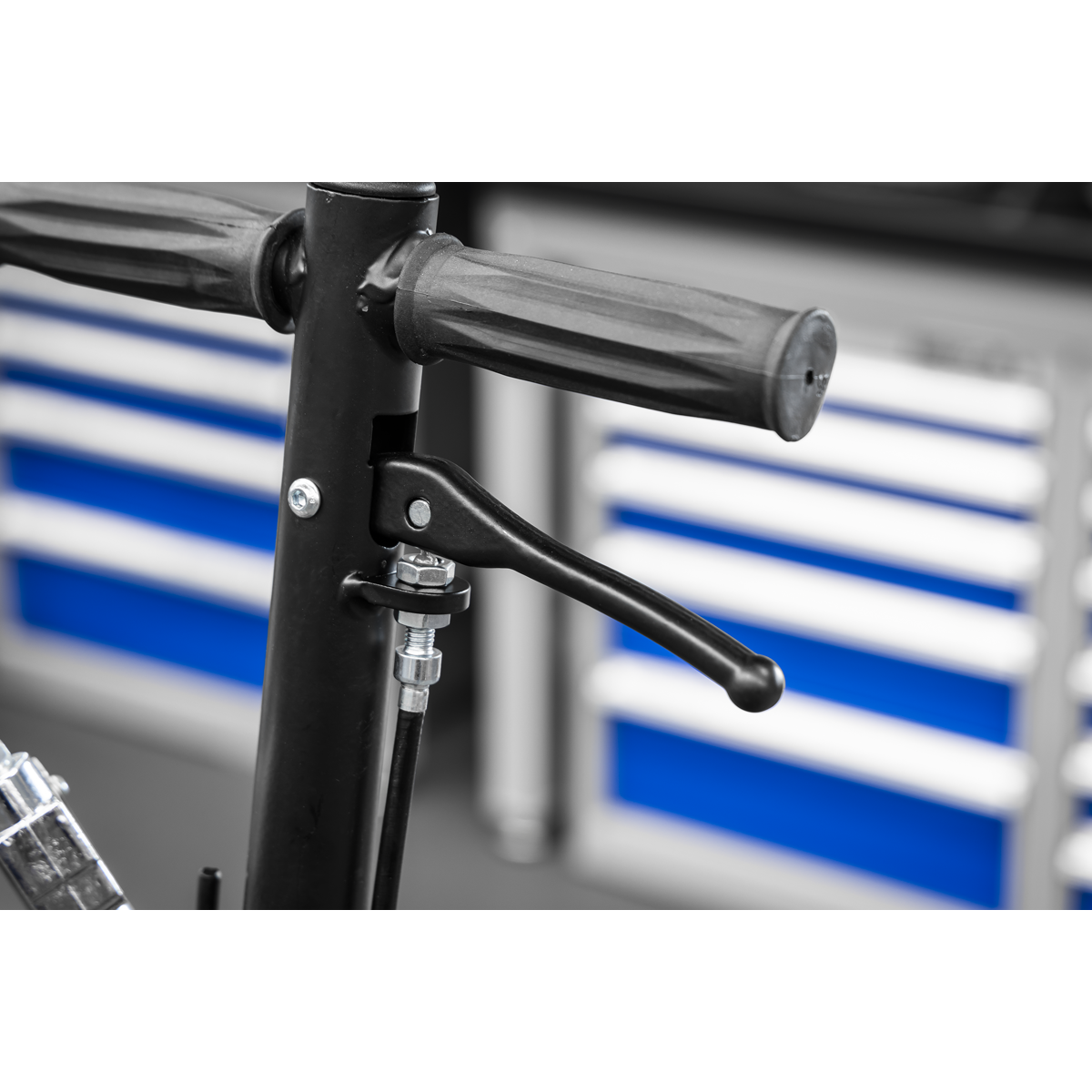 LIFTING RANGE - Minimum saddle height 160mm, maximum saddle height 650mm