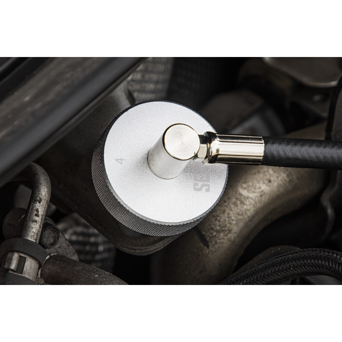 HEAVY-DUTY CAPSET – Covers a wide range of vehicle brake master cylinders for professional pressure bleeding