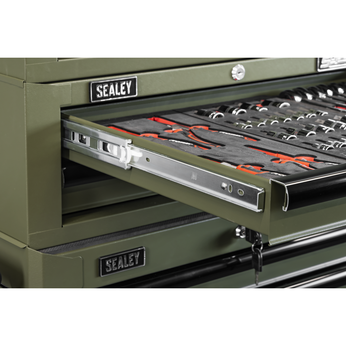 BUILT-TO-LAST - Heavy gauged steel construction and manufactured with steel inner walls for extra strength and durability.