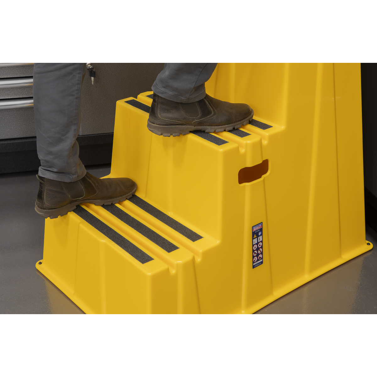 Heavy duty warehouse step ladder KS7