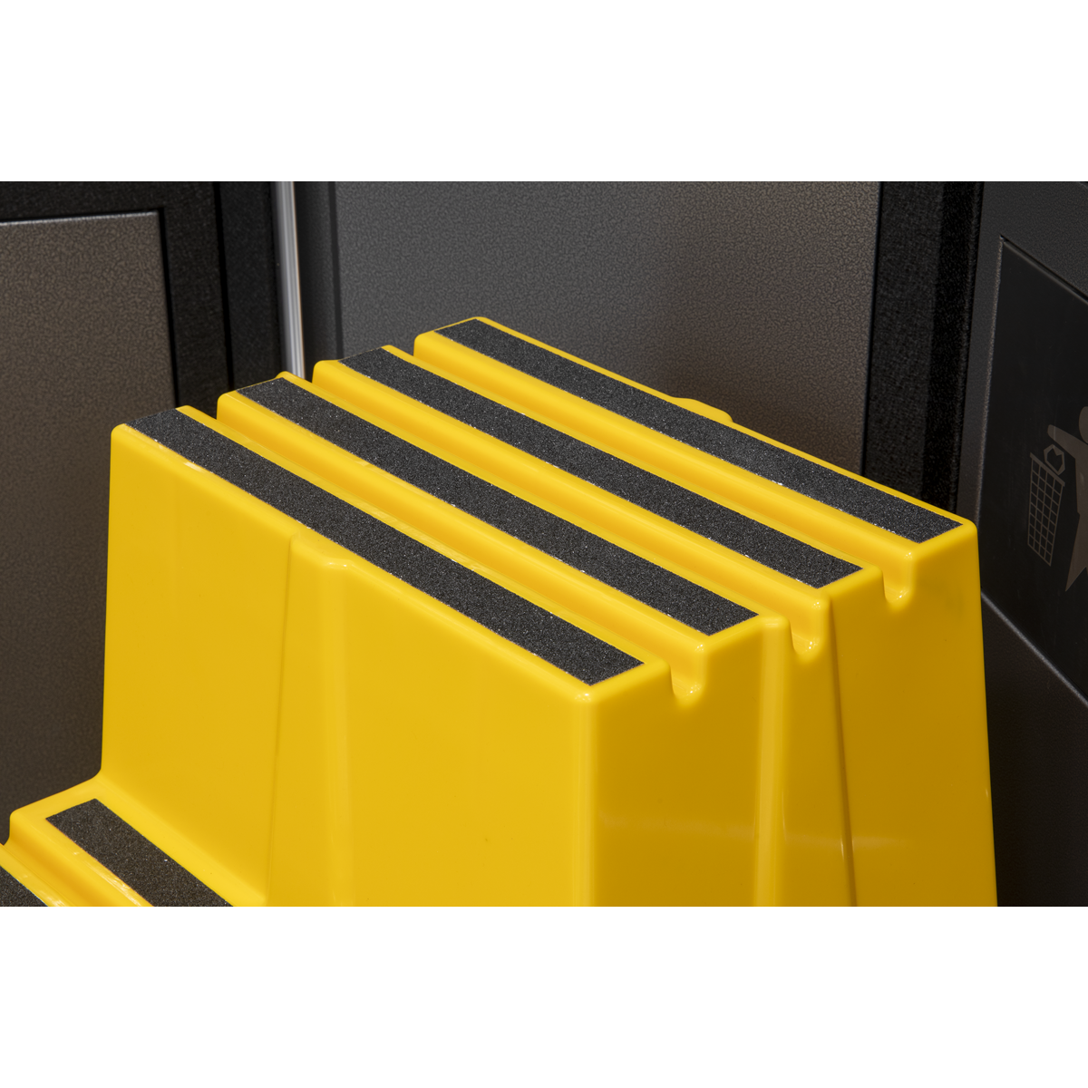 Heavy duty warehouse step ladder KS7
