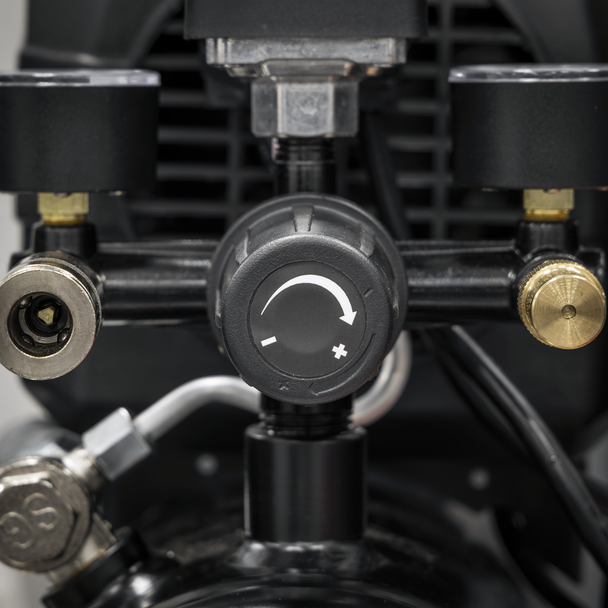 RELIABLE AND QUIET - Pump head directly coupled to heavy-duty induction motor for reliable and quiet operation