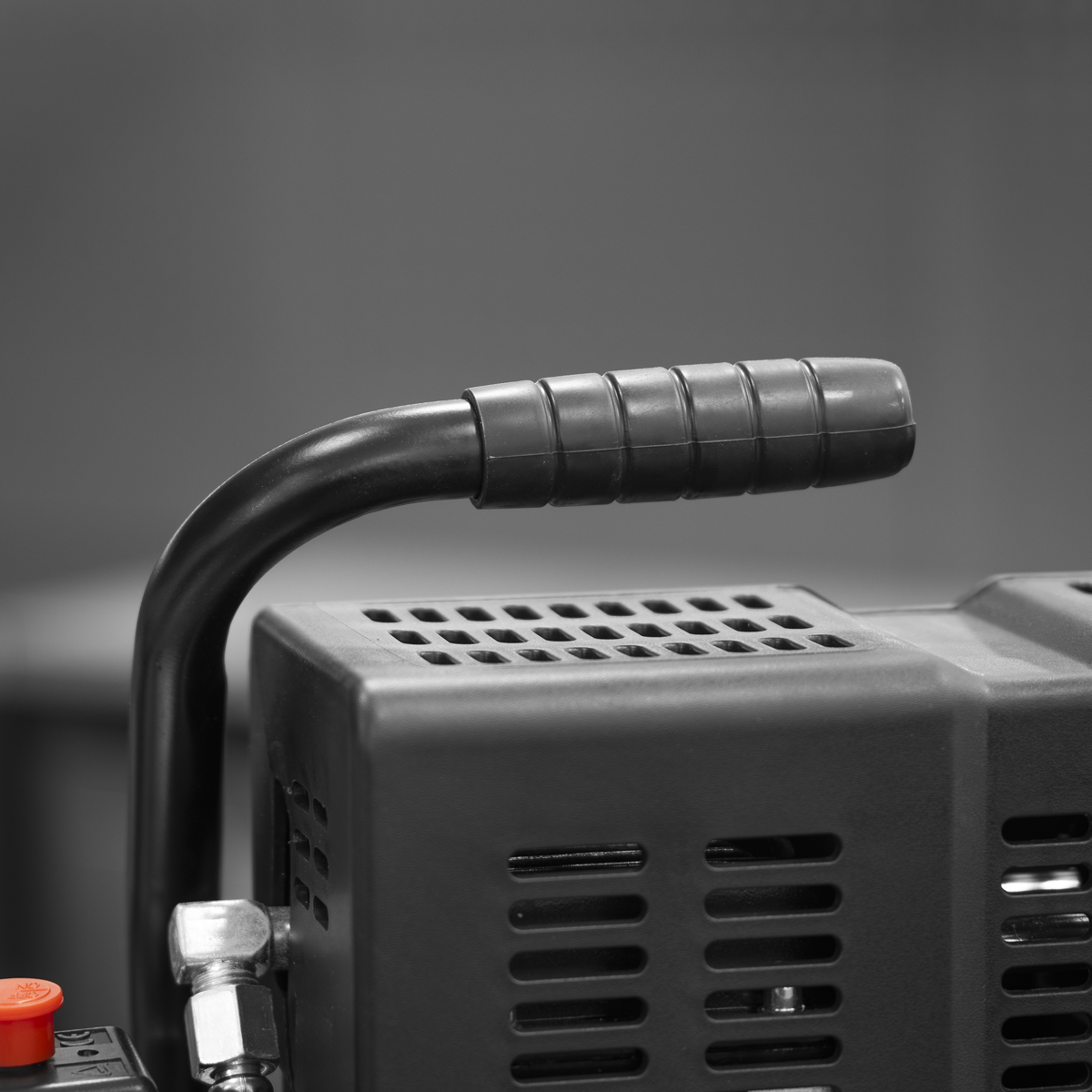 RELIABLE AND QUIET - Pump head directly coupled to heavy-duty induction motor for reliable and quiet operation.
