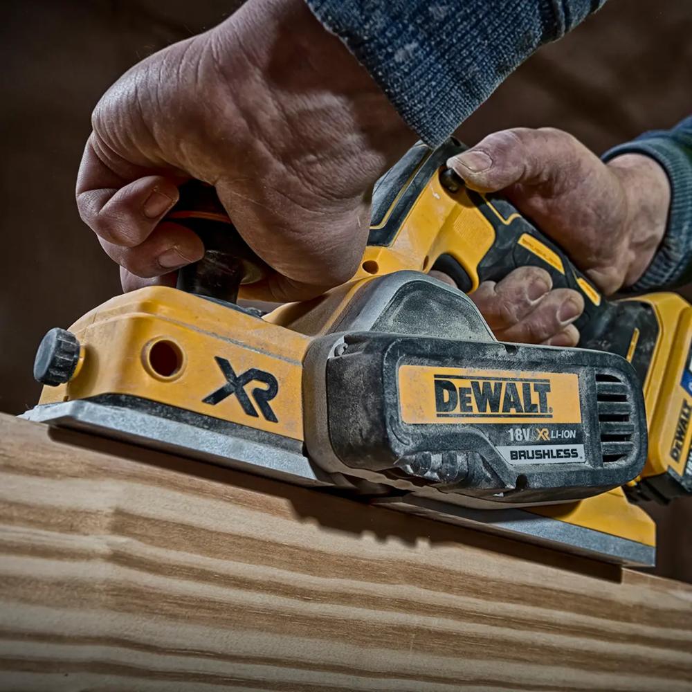 Dewalt professional cordless 18v wood planer
