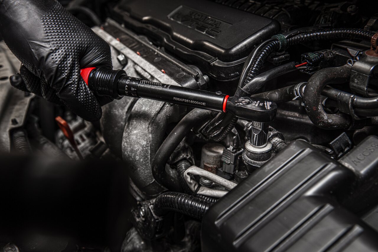 Durable torque wrench , high contrast markings for quick and easy readability