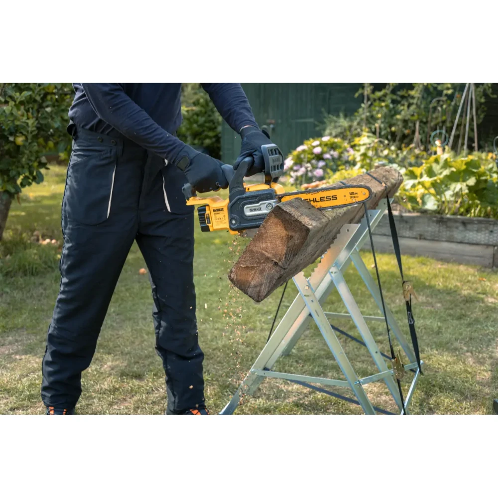 DeWalt compact cordless chainsaw DCMCS565