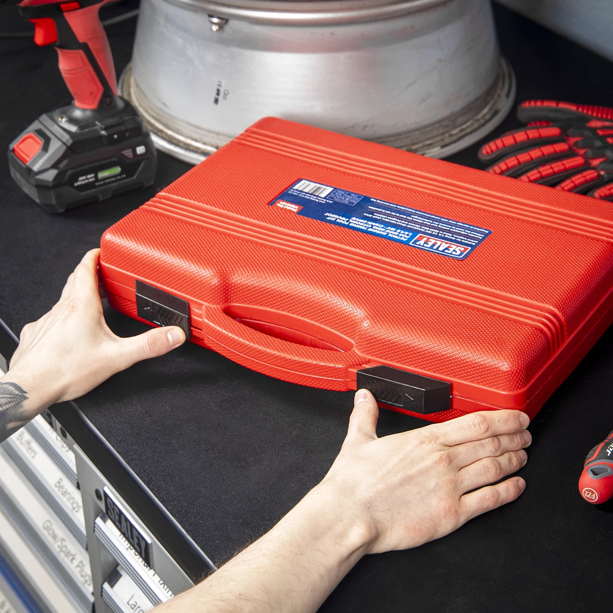 • TIME-SAVING - Features adjustable setting tool that allows the tool to be set in position without the need to remove the turbocharger.