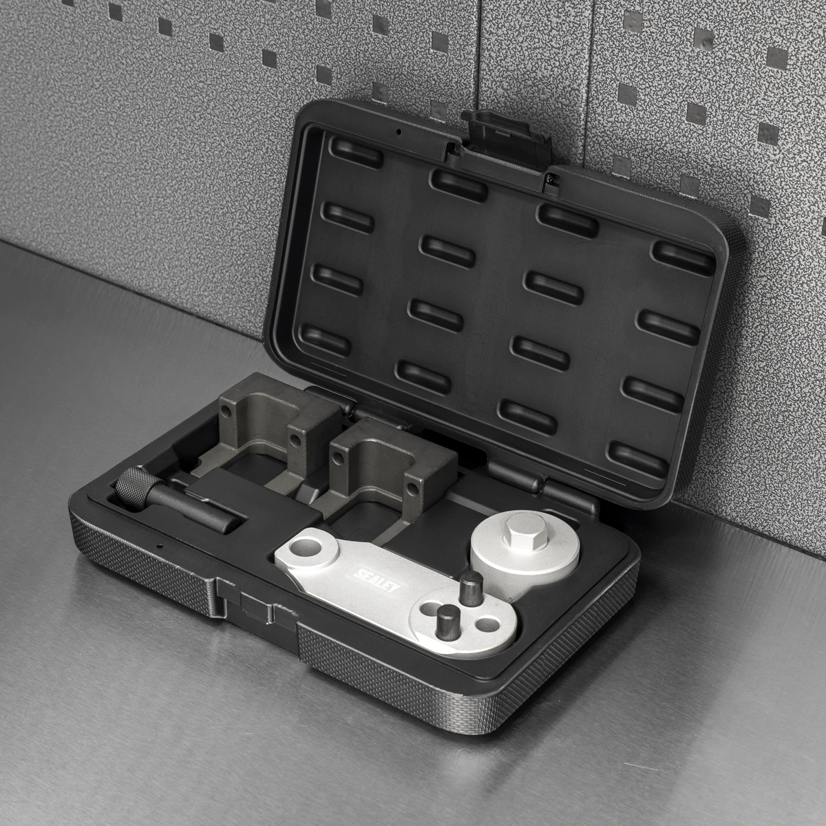 CHAIN DRIVE - Suitable for use with Chain Drive engines.
