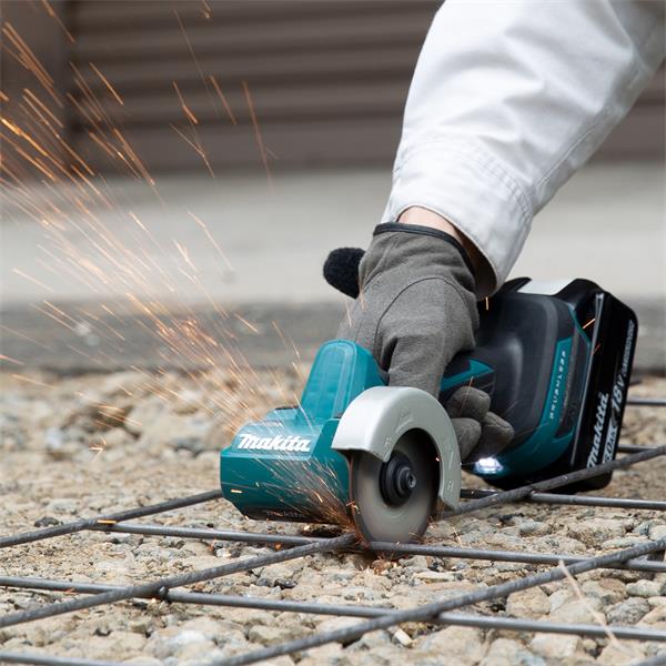 Makita DMC300Z 18V LXT cordless brushless 3 inch cut-off saw cutting metal