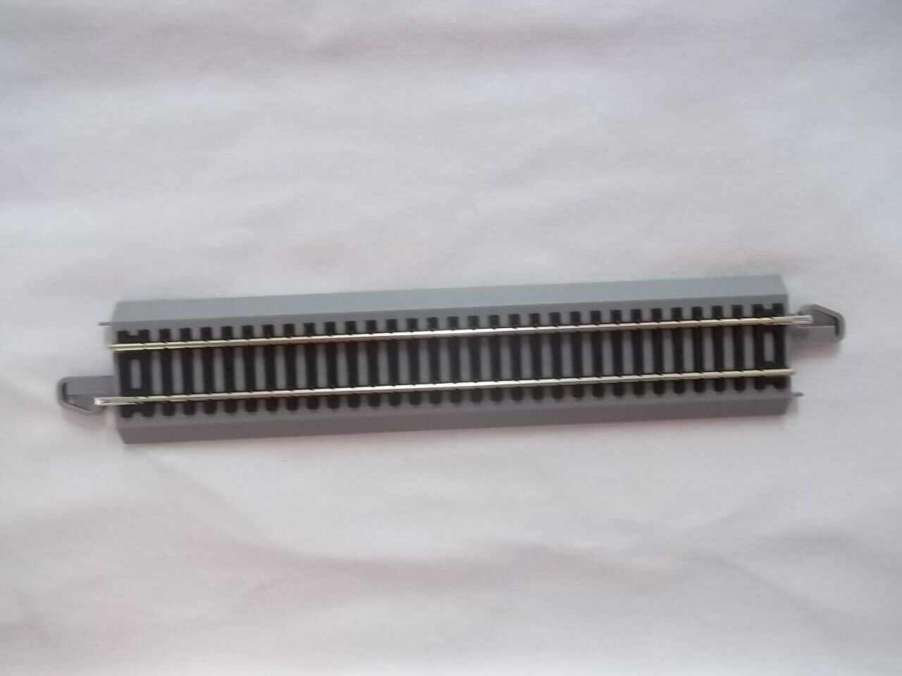 Bachmann BAC44402 HO Scale 18 Radius Curve Terminal ReRailer E-Z Track