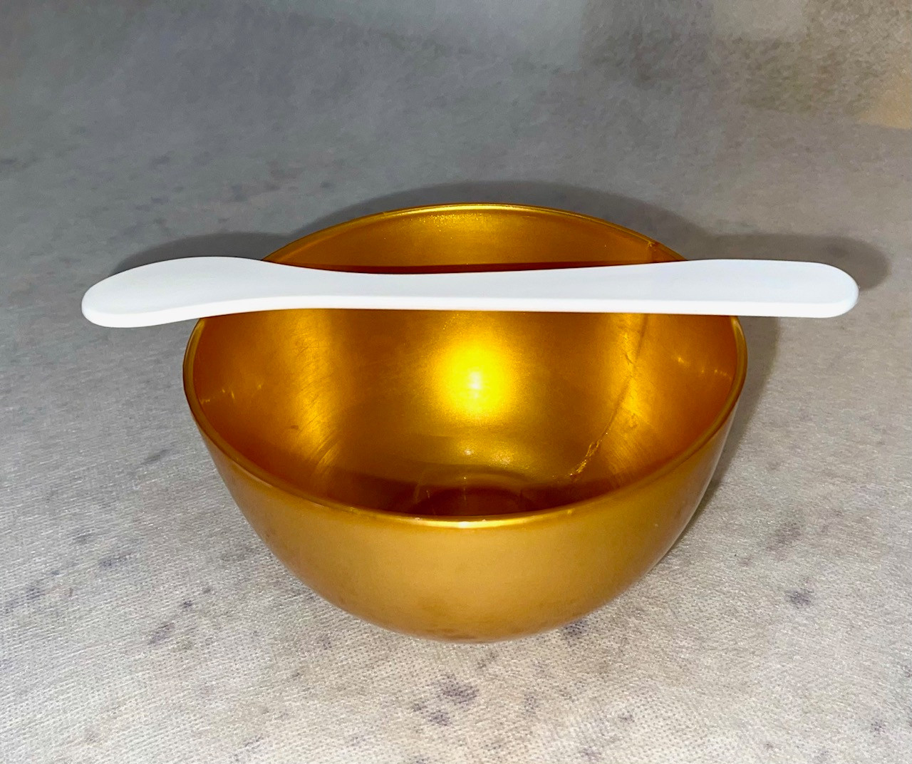 Gold Rubber Bowl with Spatula