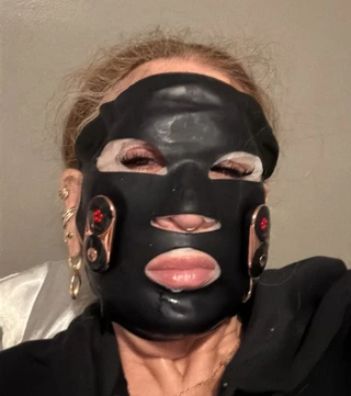 Linda wearing the JOVS EMS Lifting Mask