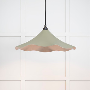 Smooth Nickel Flora Pendant in Tump