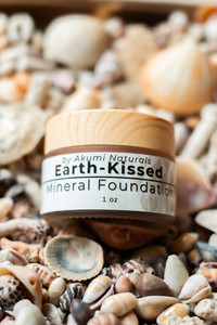 Mineral foundation makeup, all natural, Akumi mineral foundation