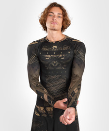 The Venum Gorilla Rashguard - Long Sleeves is designed for athletes and fighters and is ideal for grappling, BJJ and MMA.