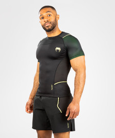 The lightweight, breathable fabric with mesh inserts helps keep you cool and dry during training, while also helping to avoid rashes, scrapes and injuries.