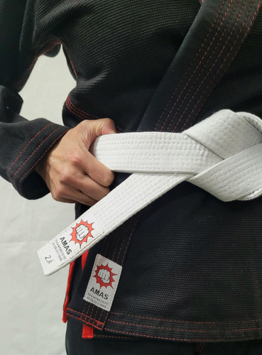 Crafted with attention to detail, this uniform is ideal for children who are passionate about learning and practicing Brazilian Jiu Jitsu.