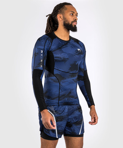 The Electron 3.0 Rashguard features mesh inserts to allow for rapid evacuation of perspiration so you can remain dry and warm during and after training