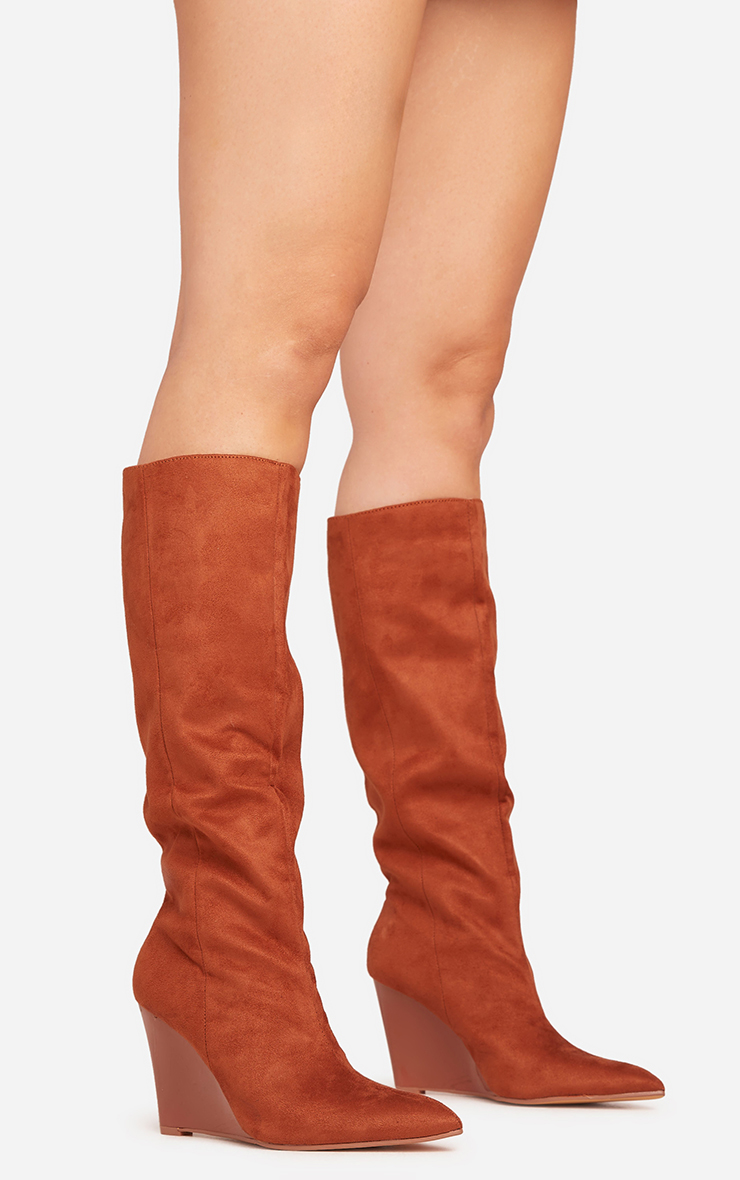 【IONSEOUL】Solea Buckle Suede Middle Boots 4JH694 High boots with notched soles in taupe suede | CECILE | Jonak