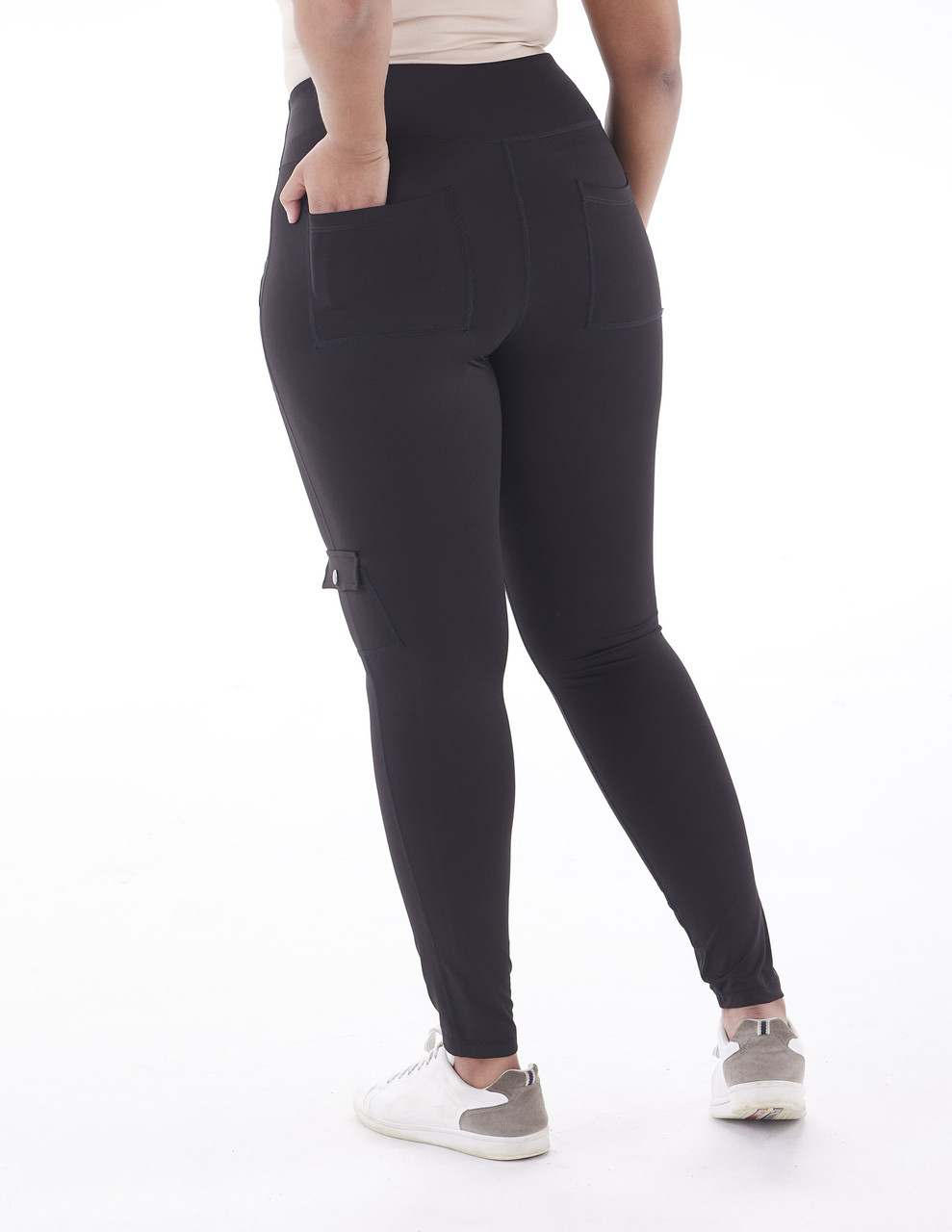 Our cargo power leggings 😍 hug your curves without any rolling or slipping  down. The color block design is a great choice for anyone l