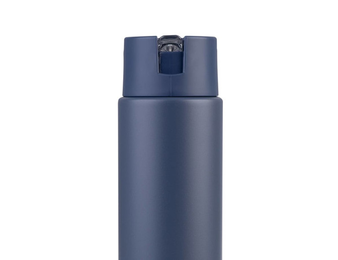 A drink bottle in a navy blue colour, featuring a sleek design and a functional lid. It has a logo on the side.
