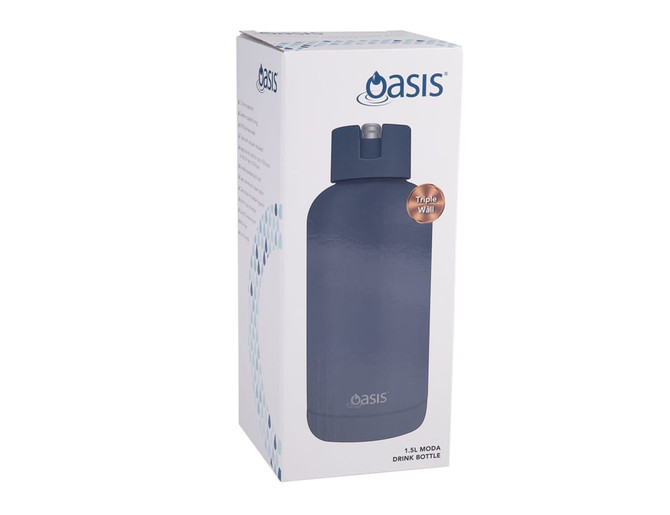 A drink bottle in navy blue with a triple wall design, packaged inside a box featuring a logo.