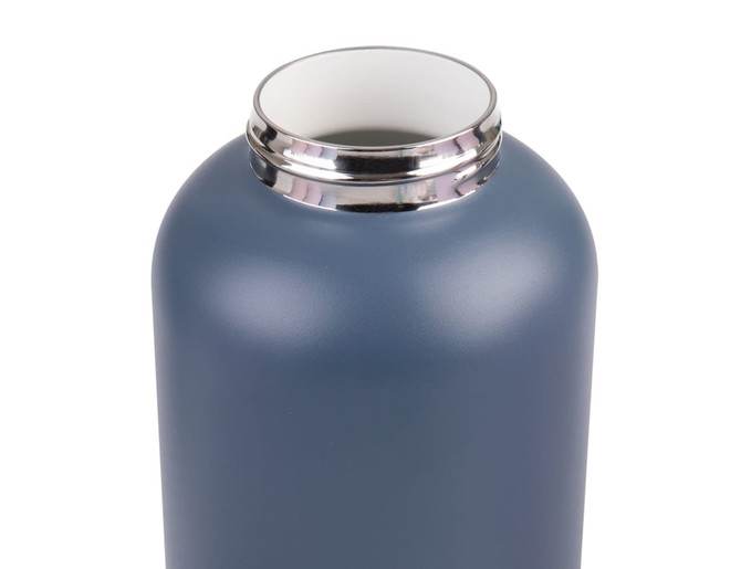 A drink bottle in matte grey with a shiny silver rim and an insulated opening. It features a logo.