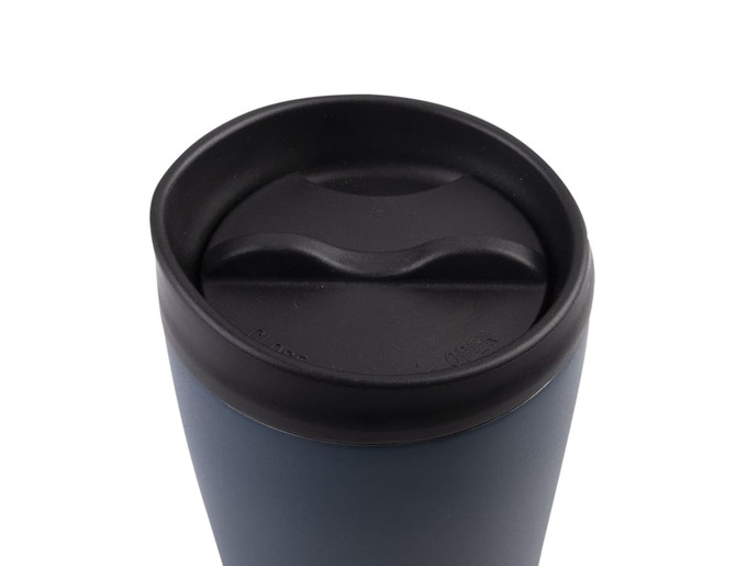 A drink bottle featuring a navy exterior and a black spill-proof lid, with a logo on the surface.