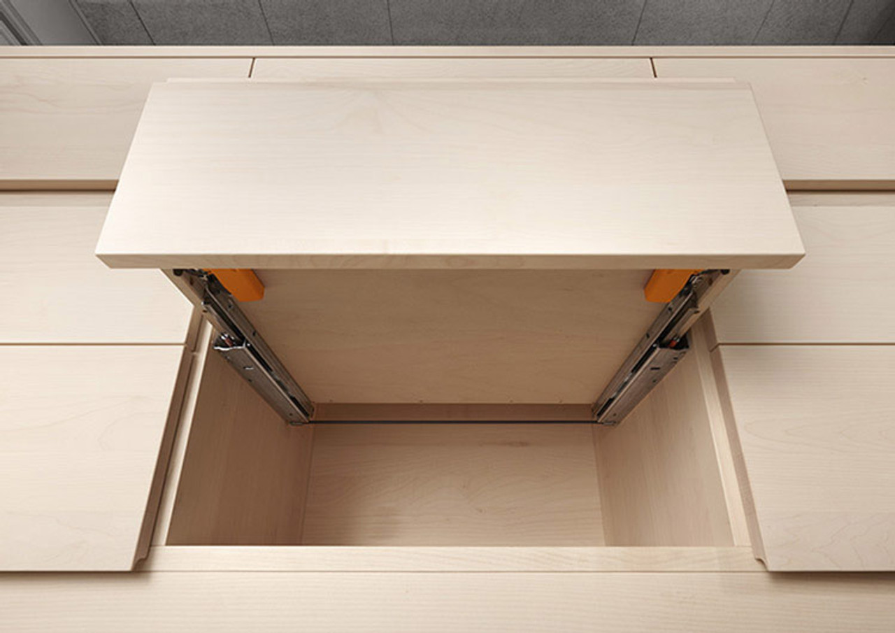 The synchronisation linkage is located at the very back of the pull-out