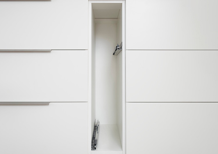 The diagonally offset runner system supports both drawers, which are fixed to a single cabinet door