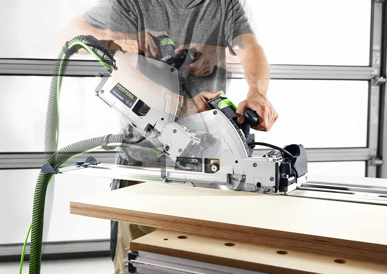 Enhanced safety thanks to the unique KickbackStop - The integrated KickbackStop reduces the risk of injury and damage to the workpiece caused by kickback during sawing or plunge-cutting into the workpiece. Once the saw has been triggered, it is ready for use straight away without replacements or additional costs.