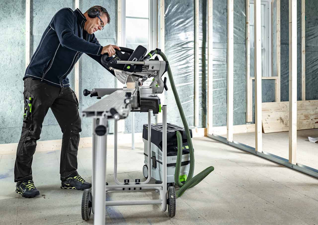CTLC MIDI I cordless dust extractor being used with a cordless saw