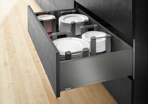 LEGRABOX deep drawers are perfectly suited for storing pans and crockery