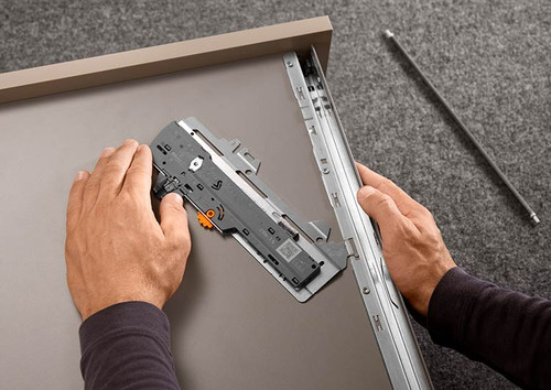Mounting the TIP-ON BLUMOTION latch set into the lugs on the MERIVOBOX drawer side during installation Mounting the TIP-ON BLUMOTION latch set into the lugs on the MERIVOBOX drawer side during installation
