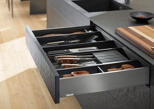 M-height LEGRABOX drawers with AMBIA-LINE knife holders and frames are perfect for organising kitchen utensils in cutlery drawers