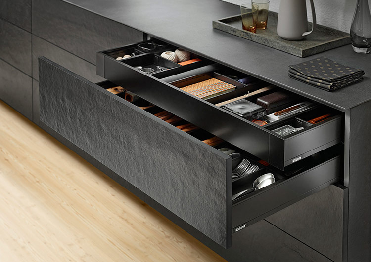 Discover Carbon Black LEGRABOX