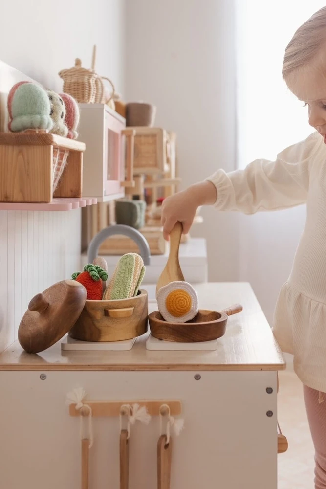 girl playing with qtoys pots and pans