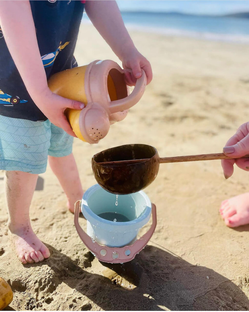 qtoys coconut water scoop for beach play