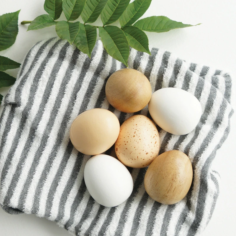 Le Toy Van Farm Eggs Wooden Market Crate 2