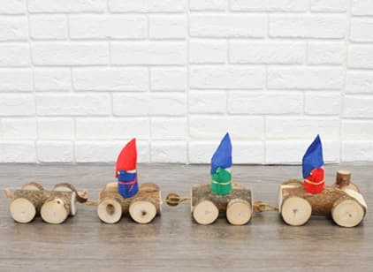 qtoys log train with little gnomes
