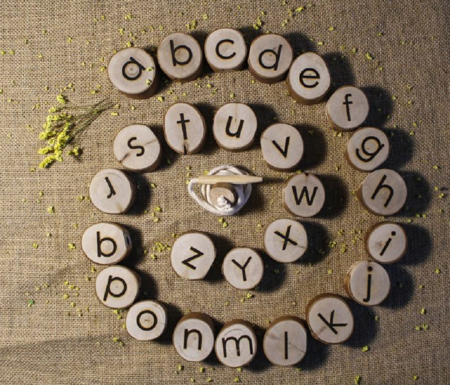 Qtoys Alphabet Threading Set1