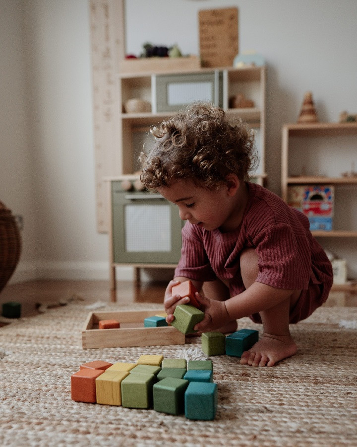 qtoys coloured blocks in action 2