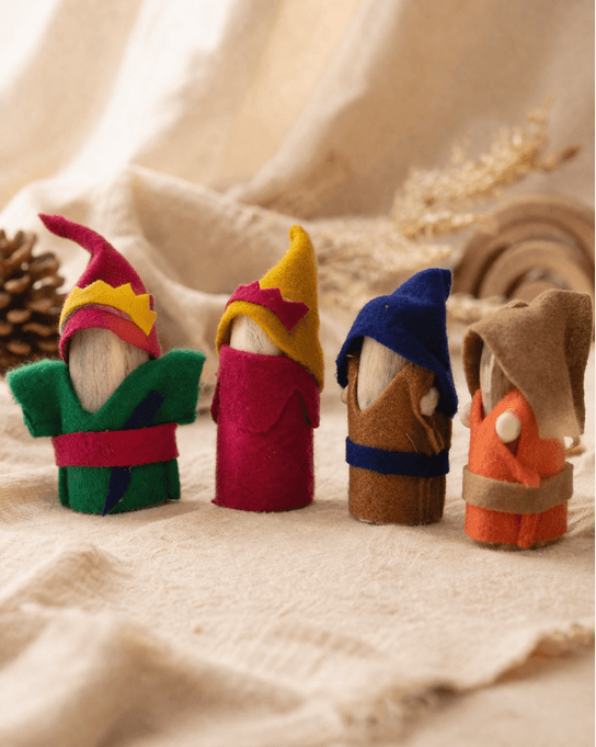 qtoys wooden knight gnomes