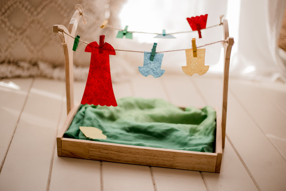 Qtoys Montessori Clothes Hanging