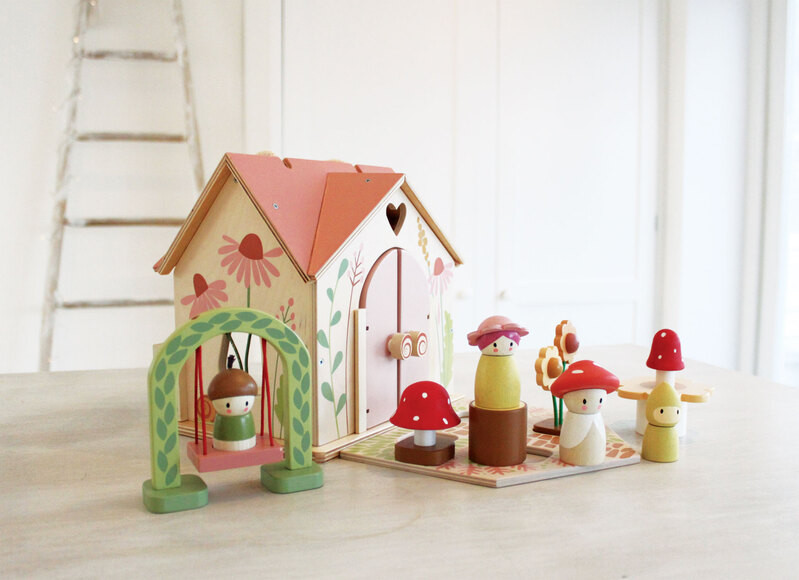 Rosewood Cottage with wooden swing