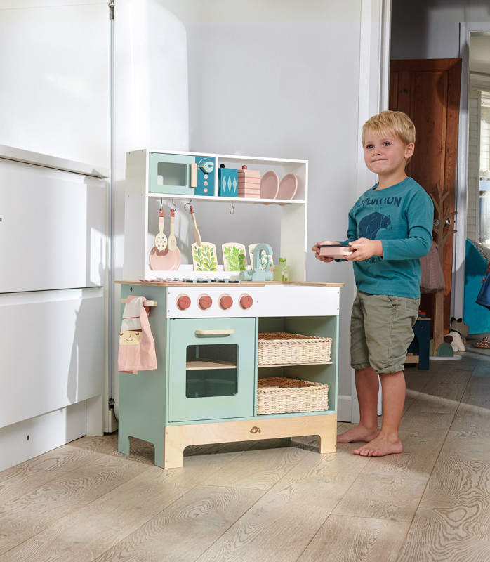 Tenderleaf  Chef Kitchen Range - boy playing