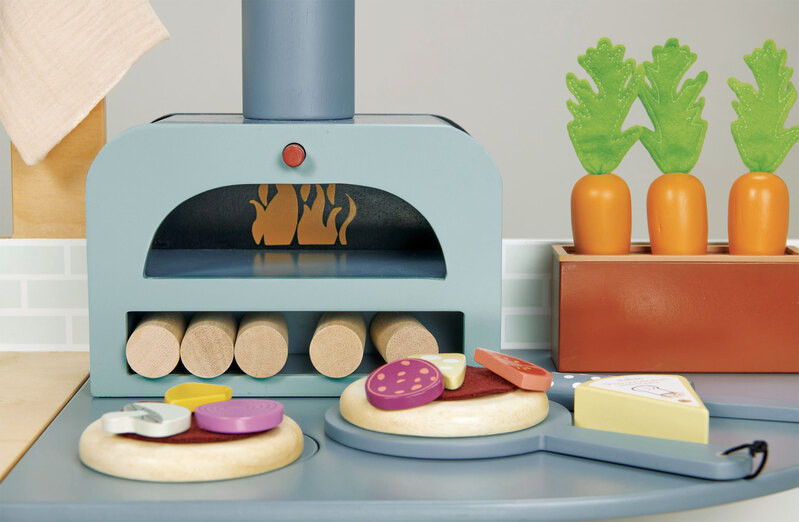 Make pizza with the Tenderleaf La Fiamma Grand Kitchen brick oven