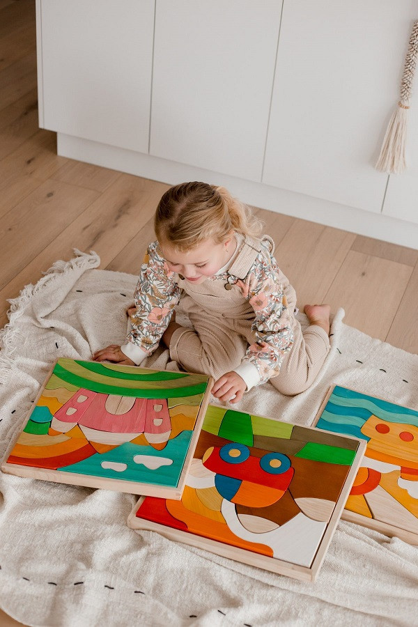 Child playing with the Qtoys line of creative puzzle sets.
